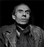 Louis-Ferdinand Céline (1894-1961) chez lui, à Meudon, en 1953 (photo de Daniel Frasnay) Louis-Ferdinand Céline (1894-1961) chez lui, à Meudon, en 1953 (photo de Daniel Frasnay)
