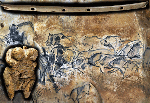 L'Aurignacien : peintures de la grotte Chauvet et artefacts (flûte et statue), DR