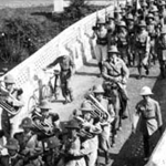 Troupes de la L&eacute;gion &eacute;trang&egrave;re &agrave; l'entr&eacute;e de la citadelle de Hanoi, 1940-1944 (DR)