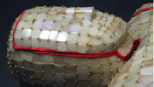 Linceul (Han de l'Ouest, jade, fils d'or, 176 cm, tombe princi&egrave;re de Chu, mus&eacute;e de Xuzhou), photo : Andr&eacute; Laran&eacute;