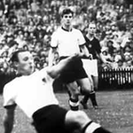 Helmut Rahn offre la victoire &agrave; l'Allemagne de l'Ouest en 1954