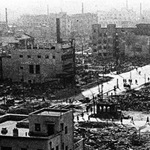Tokyo apr&egrave;s le bombardement am&eacute;ricain du 10 mars 1945