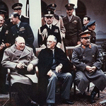 Churchill et Staline entourent Roosevelt, &agrave; Yalta, 4-11 f&eacute;vrier 1945