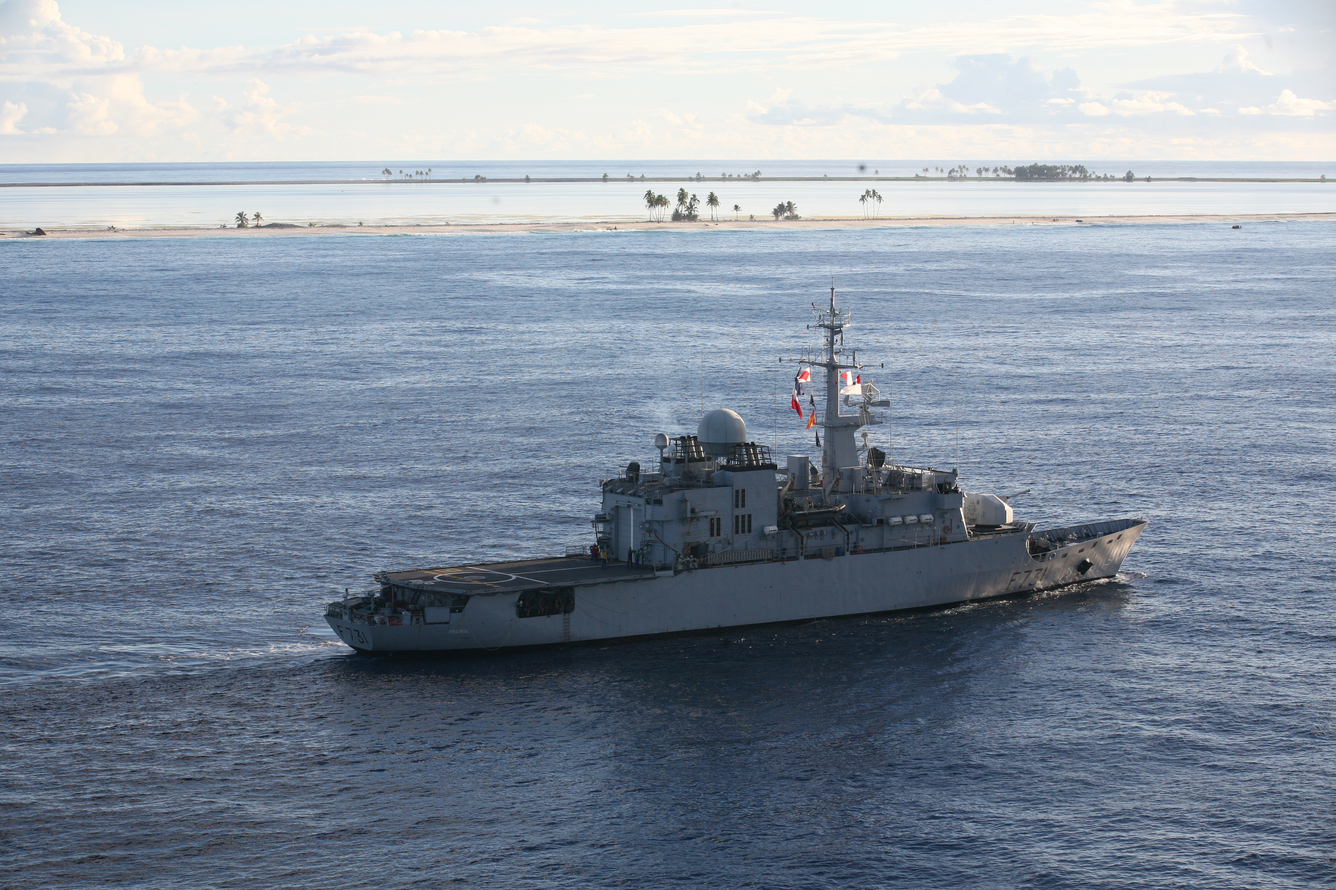 Une frégate française aux abords de l'atoll en 2015 © Ste?phane Dugast - agence Zeppelin 2015