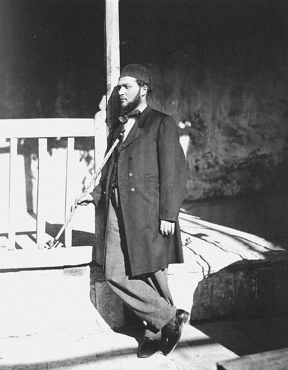 Auguste Mariette (11 février 1821, Boulogne-sur-Mer ; 18 janvier 1881, Le Caire) ; agrandissement : tombe de Mariette au Caire