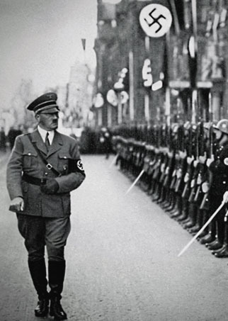 Hitler passe en revue les Jeunesses hitlÃ©riennes en 1933