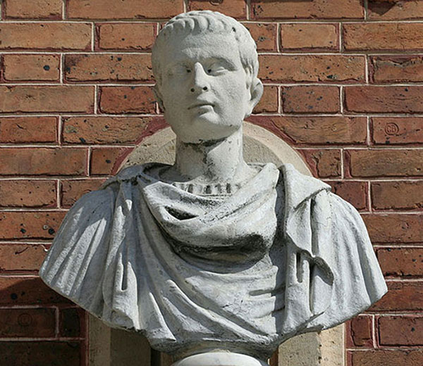  Château de Versailles, cour de marbre, Buste de Domitien.