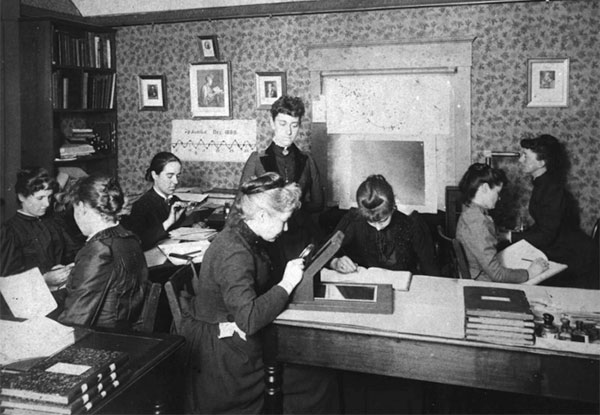 Les Calculatrices de Harvard, vers 1890, Harvard Library.