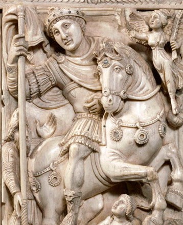 L'empereur Justinien (tablette d'ivoire byzantine du VIe siècle, dite ivoire Barberini, musée du Louvre)