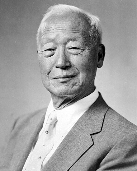 Portrait officiel de Syngman Rhee, premier président de la République de Corée (1948). Agrandissement : Cérémonie d'inauguration du gouvernement de la République de Corée (15 août 1948).