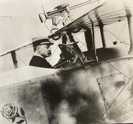 Le commandant de Rose à bord de son Nieuport en mai 1916, peu avant d'être abattu