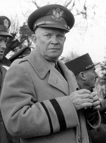 Le g&eacute;n&eacute;ral Dwight Ike Eisenhower &agrave; Paris en 1944 (14 octobre 1890, Denison ; 28 mars 1969, Washington)