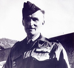 François Huet, dit Hervieux. En agrandissement, le discours du commandant Huet lors du premier anniversaire des combats du Vercors, Vassieux-en-Vercors, le 6 août 1945, collection ANPCVMV.