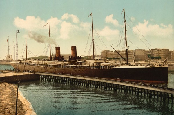 La Bourgogne entrant dans le port du Havre, Bibliothèque du Congrès, Washington.