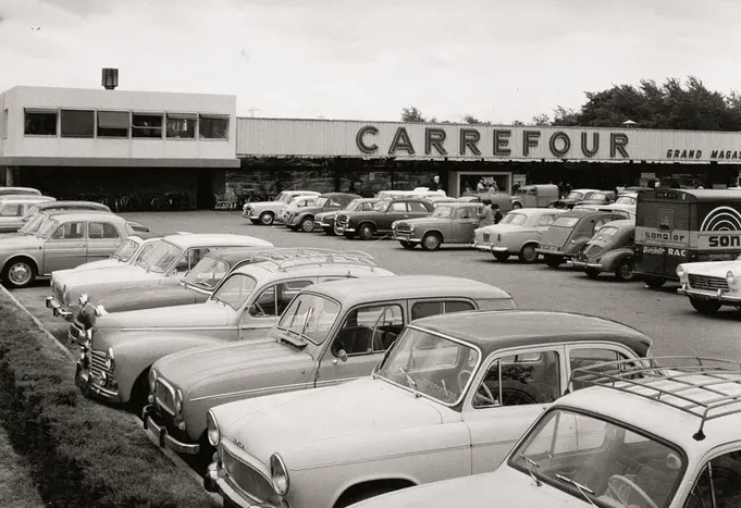 Inauguration du premier hypermarch&eacute; &agrave; Sainte-Genevi&egrave;ve-des-Bois (Essonne) en 1963