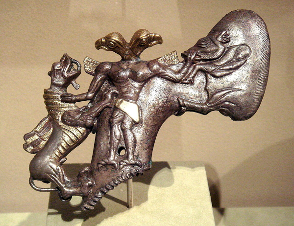 Hache cérémonielle, vers 3000 av. J.-C., nord de l'Afghanistan, Bactriane, New York, Metropolitan Museum of Art Agrandissement : Poids en chlorite de la culture de Jiroft.
