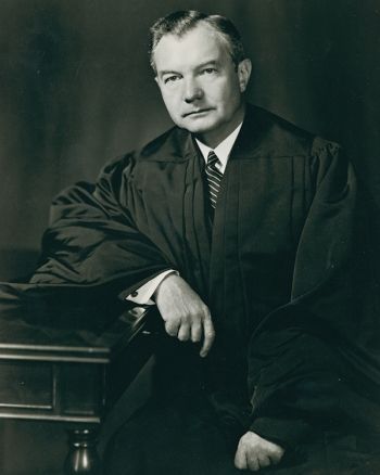 Robert Houghwout Jackson (13 février 1892, Warren, Pennsylvanie ;  9 octobre 1954, Washington) 