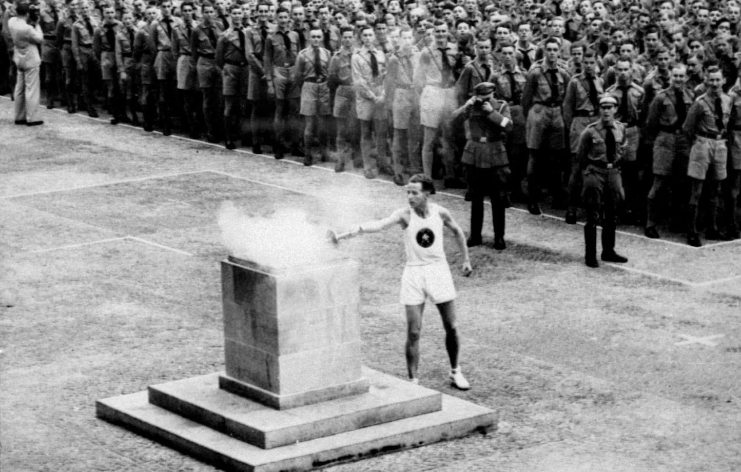 Embrasement de la vasque olympique aux JO de Berlin en 1936