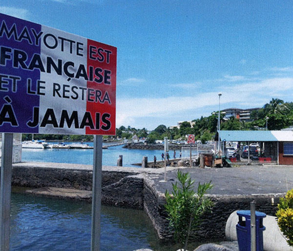 Panneau à Mamoudzou (photo : Nicolas Roinsard).
