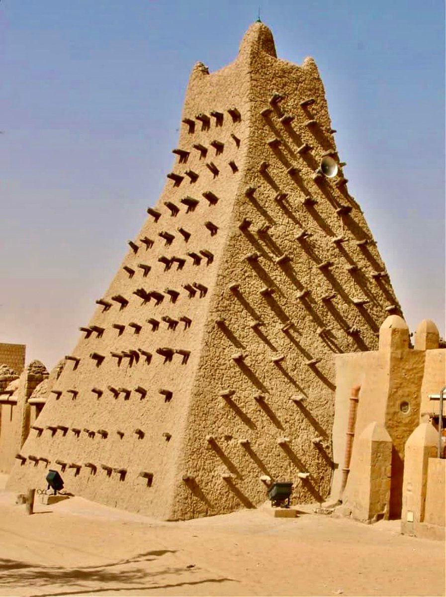 La mosquée Djingareyber de Tombouctou, l?un des grands monuments de l?architecture soudano-sahélienne, construite entre 1325 et 1327 sous le règne de Kankan Moussa 