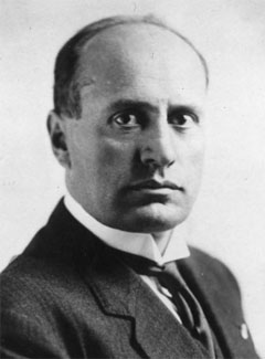 Benito Mussolini vers 1918 (29 juillet 1883, Predappio ; 28 avril 1945,Giulino di Mezzegra)