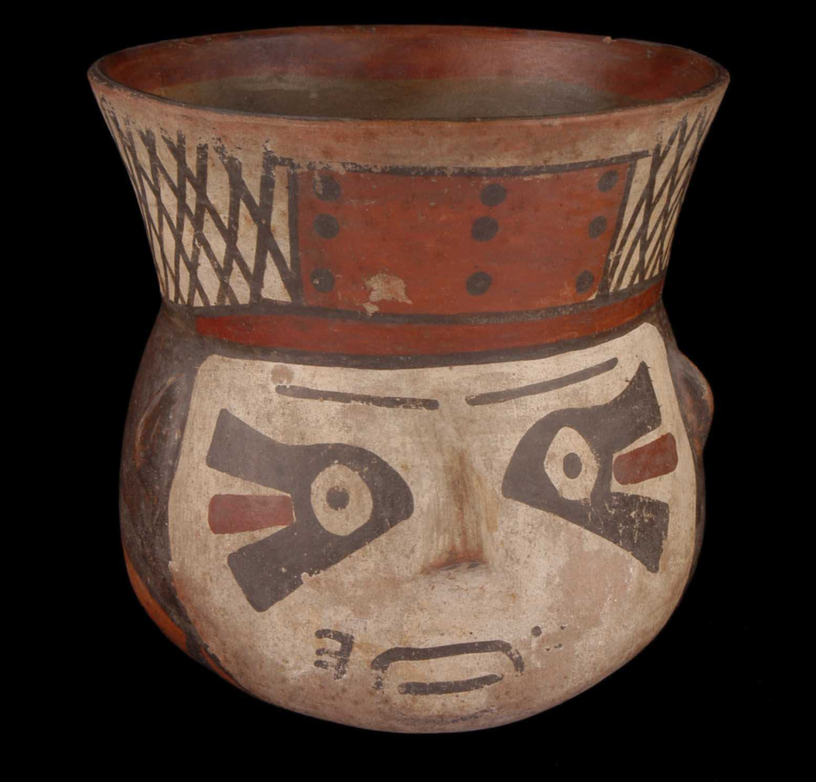 Vase céphalomorphe, région de Nazca, 100 avant J.-C. à 700 après J.-C., Paris, musée du Quai Branly-Jacques Chirac.