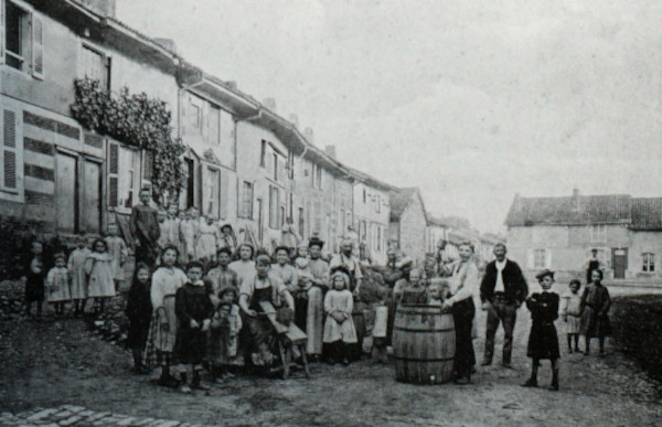 L'Argonne (Marne) en 1910. Agrandissement : N&eacute;cropole de Notre-Dame-de-Lorette (Pas-de-Calais).