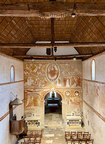 Le choeur de l'église Saint-Martin de Vic.