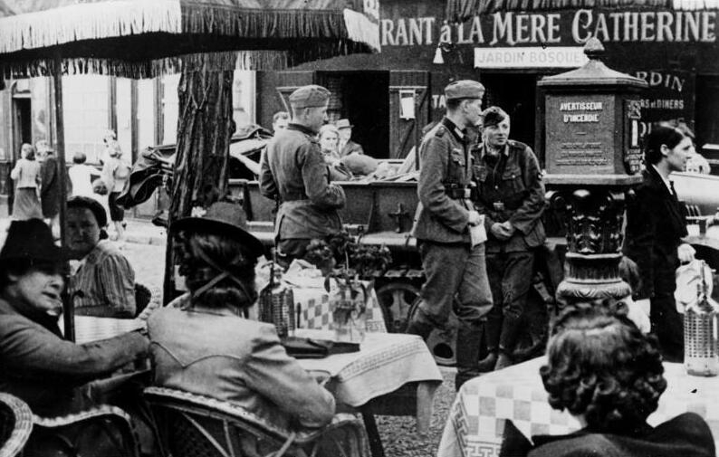 La place du tertre, Paris, juin 1940