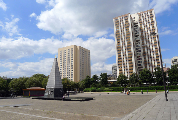 Place des Fêtes à Paris (19e arr.). Agrandissement : Beaugrenelle, vue du front de Seine (Paris 15e arr.).
