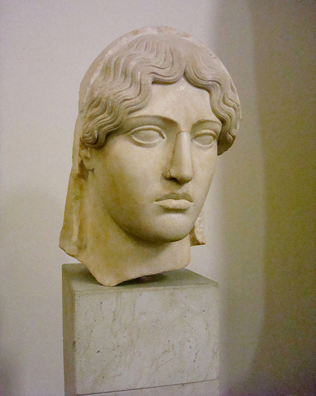 Buste d'Aspasie, copie romaine d'un original grec daté aux alentours de 460 av. J.-C., Berlin, musée de Pergame. Agrandisssement : Aspasie, Vatican, musée Pio-Clementino.