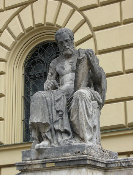 Monument de Thucydide devant le portail d'entrée de la bibliothèque d'État de Bavière à Munich. Agrandissement : Statue de Périclès dans le jardin des Tuileries à Paris.