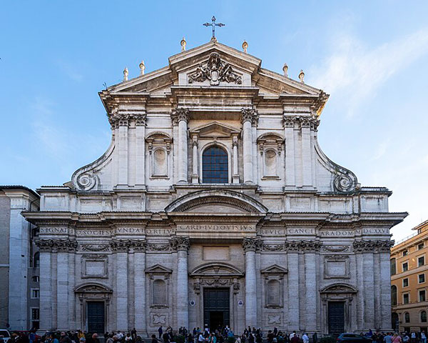 Façade et intérieur de l'église avec la fresque du père Andrea Pozzo.