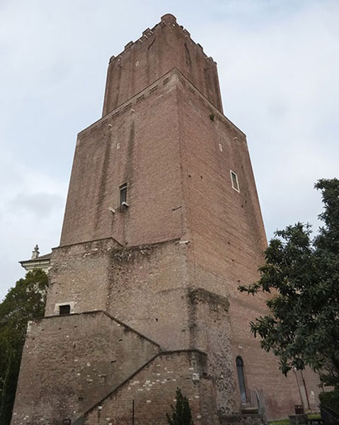 Tour des Milices. Agrandissement : Maison des Crescenzi.