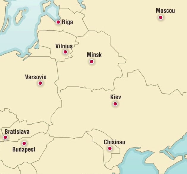Sur cette carte se distinguent d'une part l'espace moscovite autour de Moscou, d'autre part le monde dit russien, autour de Varsovie (Pologne), Vilnius (Lituanie), Minsk (Bélarus) et Kiev (Ukraine)