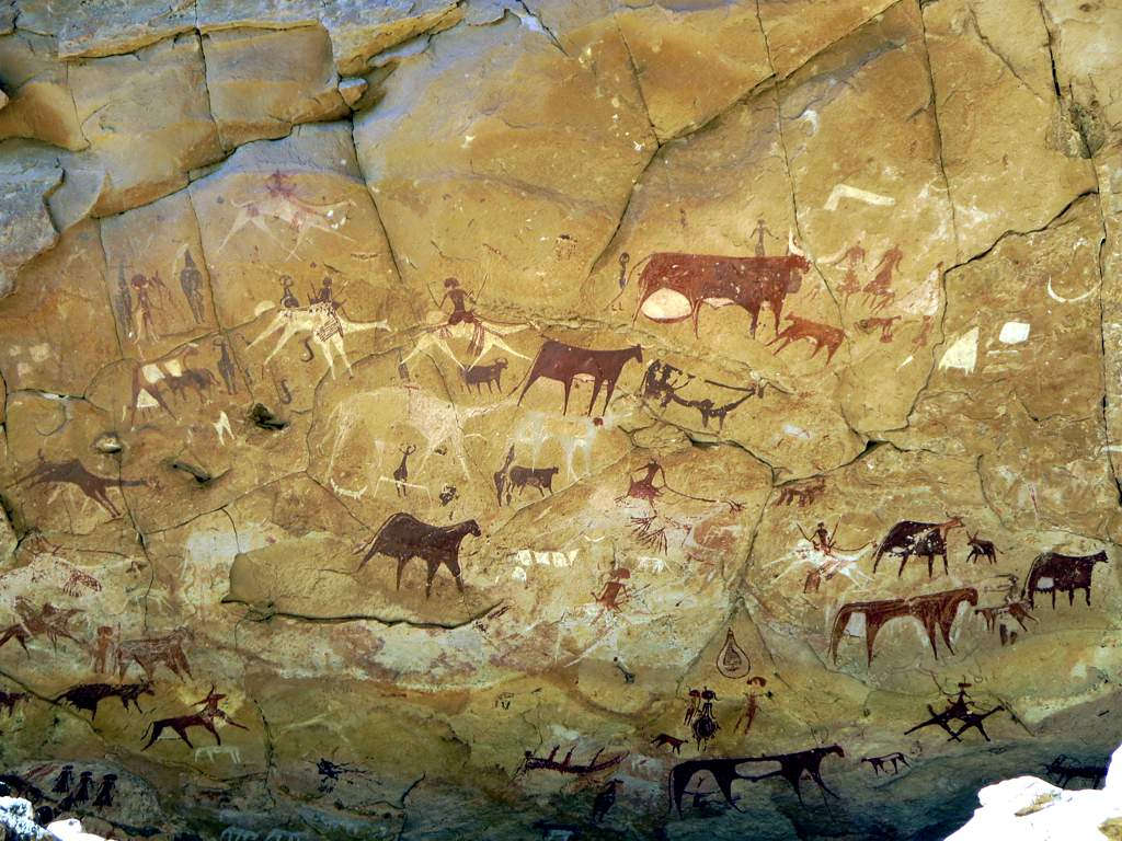 Peintures rupestres d'inspiration subsaharienne dans les montagnes de Manda Géli (Ennedi Mou), il y a environ 4500 ans