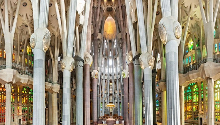 La Sagrada Familia révèle sa splendeur