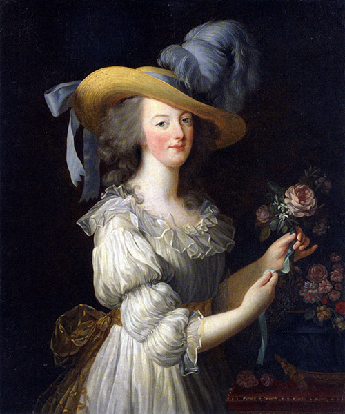 Élisabeth Vigée Le Brun, Marie-Antoinette en robe de mousseline, dite créole, 1783, Francfort-sur-le-Main, Château de Wolfsgarten. Agrandissement : Élisabeth Vigée Le Brun, Marie-Antoinette en robe cramoisie tenant un livre, 1785, collection particulière.