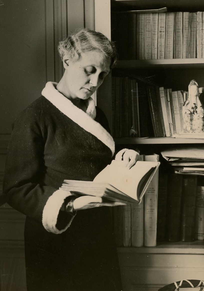 Genevièvr Tabouis, née Geneviève Lequesne (Paris, 23 février 1892 ; 22 septembre 1985)