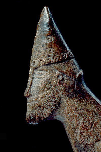 T&ecirc;te de Viking provenant de Sigtuna, en Su&egrave;de, XIe si&egrave;cle. Bois d?&eacute;lan (?), 224 &times; 40 mm. (&copy; Sigtuna, Sigtuna Museum and Art - Photo : Swedish History - Museum/SHM - CC BY)