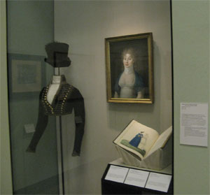 La vitrine de la reine Louise de Prusse, Musée de l'Histoire allemande, Berlin (photo : André Larané)