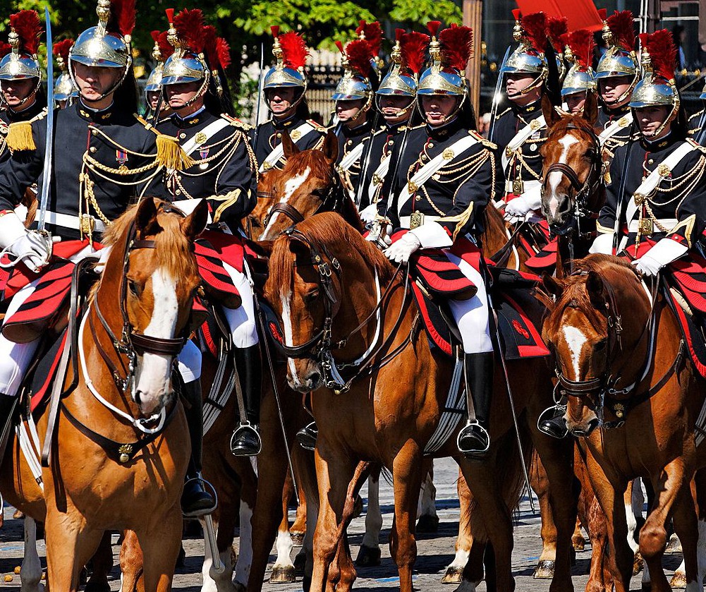 Le régiment de la cavalerie de la Garde républicaine, défilé 14 juillet 2008 sur les Champs-Elysées, Paris, © Marie-Lan Nguyen / Wikimedia Commons.