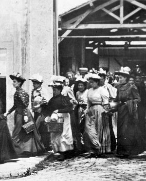 Sortie des usines Lumi&egrave;re (1895)