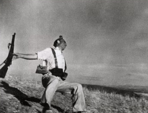 Mort d'un r&eacute;publicain (photo : Robert Capa, 5 septembre 1936) DR