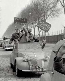 Des mineurs de Lorraine en gr&egrave;ve se rendent &agrave; Paris (1963)