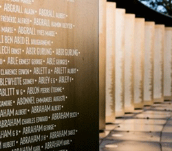 Anneau de la m&eacute;moire, N&eacute;cropole militaire de Notre-Dame-de-Lorette (Pas-de-Calais, 2014), DR