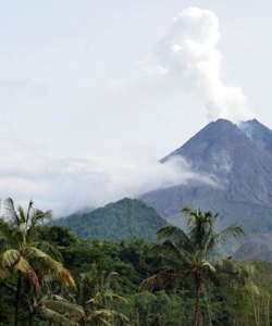 Le volcan Merapi (Java)