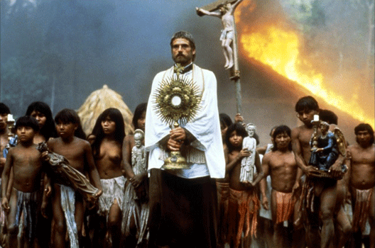 Jeremy Irons dans une sc&egrave;ne du film Mission (Roland Joff&eacute;, 1986)