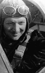 Le lieutenant Maurice de Seynes a refuse de sauter en parachute pour ne pas abandonner son mecanicien russe, Vladimir Bieolozoub (Memorial Normandie-Niemen - Editions Heimdal)
